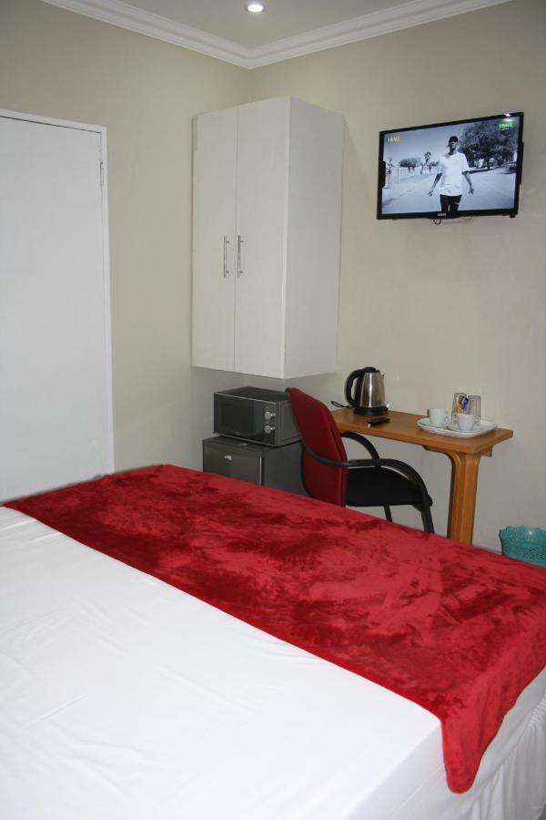 Classic-Lodge Kempton Park Esterno foto